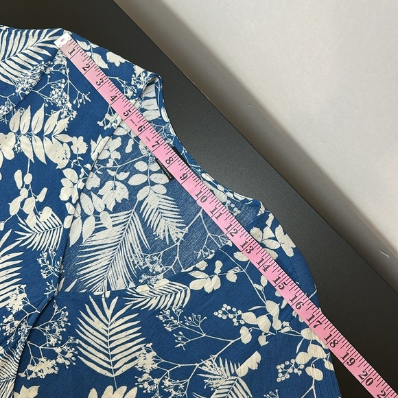 Hurley Blue/White Leaf Print Wrap Dress Size Medium Summer Casual Beachy - Picture 15 of 16